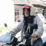 Sering Pakai Helm Rambut Rontok dan Lepek | Mitos Atau Fakta?