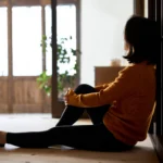 Jarang Keluar Rumah Tapi Rambut Tetap Rontok? Baca Disini!