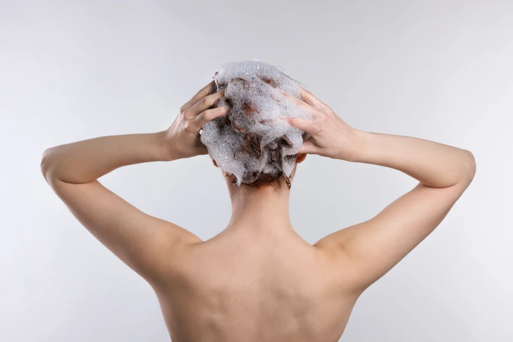 Rambut Rontok Terus Padahal Baru Keramas? Ini Penyebabnya